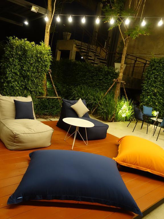 The Restro Hotel HHQ Buitenkant foto
