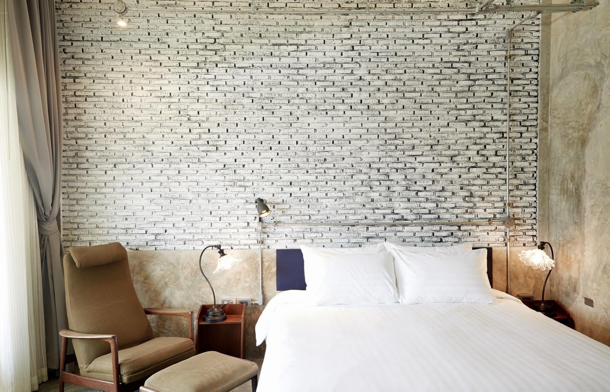 The Restro Hotel HHQ Buitenkant foto