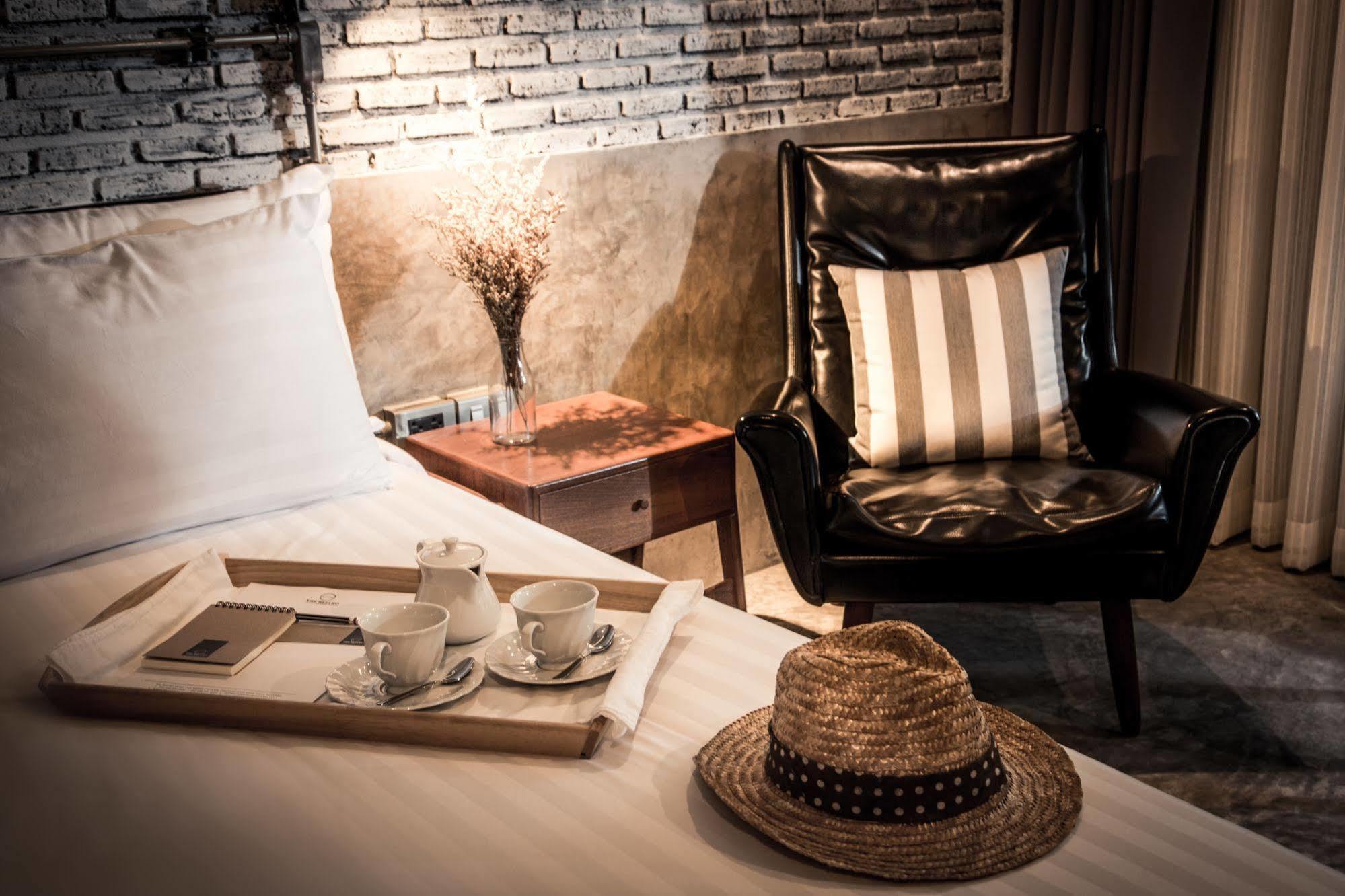 The Restro Hotel HHQ Buitenkant foto